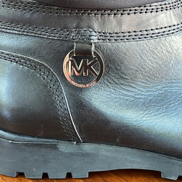 NEVER WORN MICHAEL KORS BLACK TALL LEATHER & FAUX FUR BOOTS SIZE 7 - BEAUTIFUL! - Picture 4 of 11